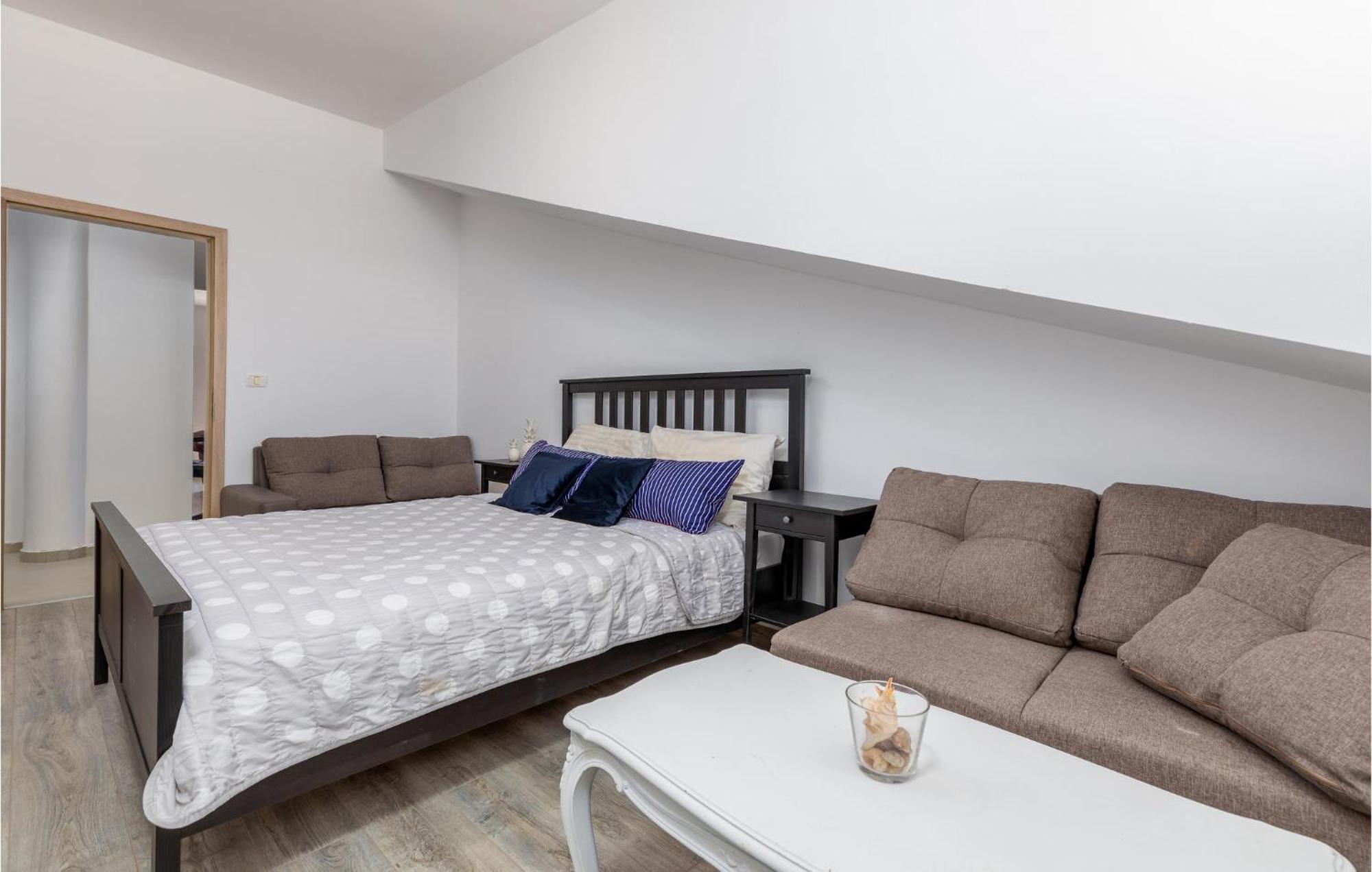 Awesome Apartment In Pula With Wifi מראה חיצוני תמונה