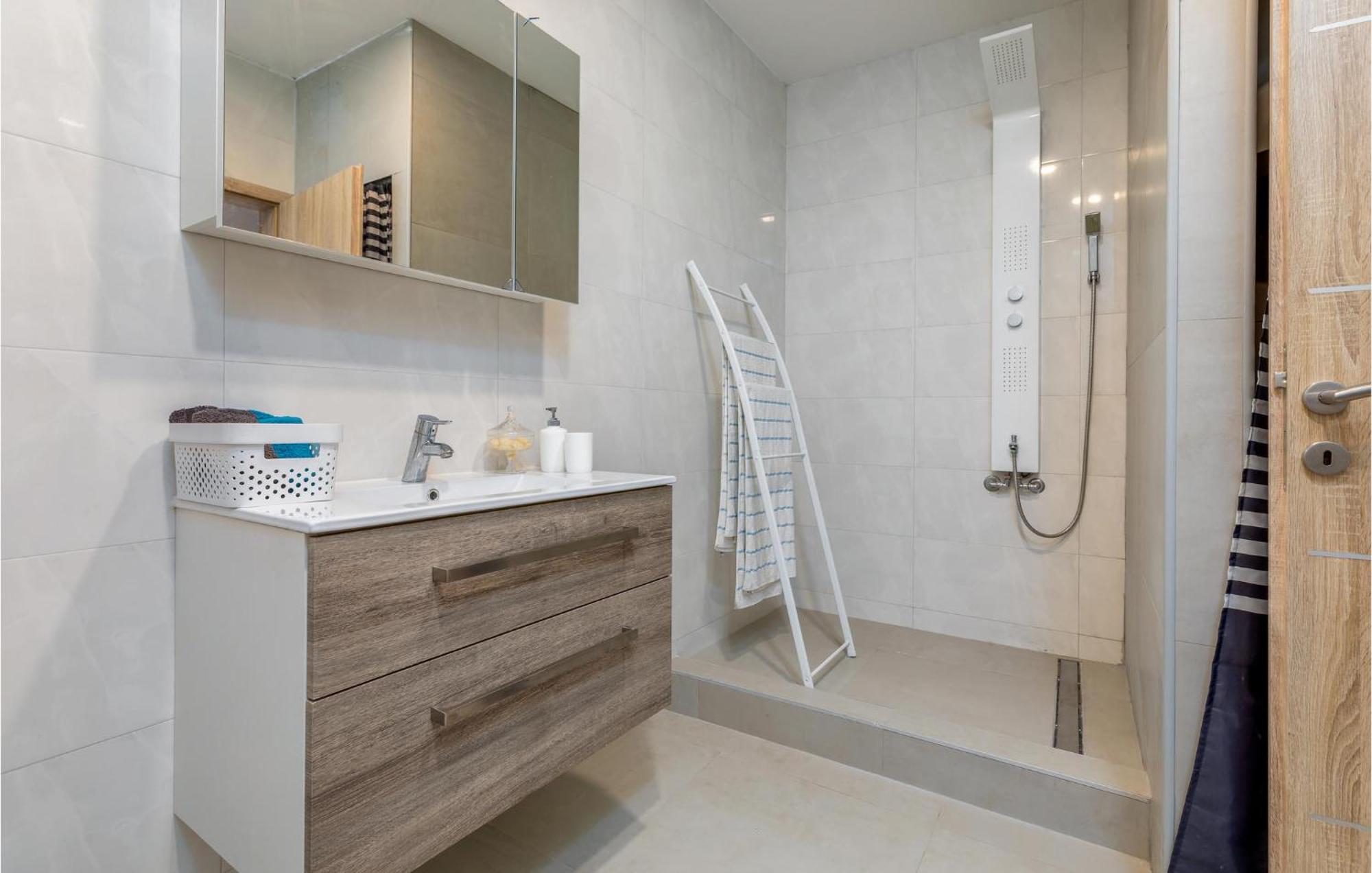 Awesome Apartment In Pula With Wifi מראה חיצוני תמונה